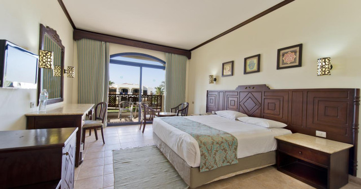 amphoras-hotel-43862baddce003b9.jpeg