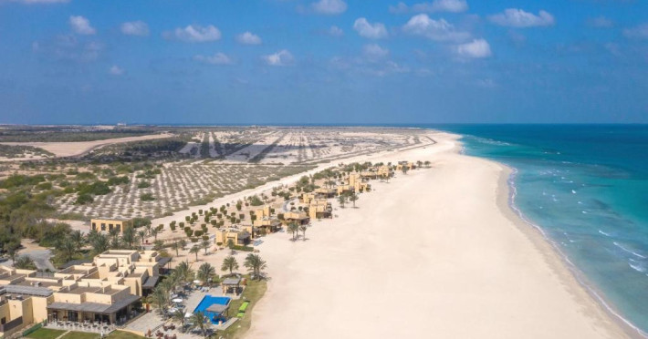 anantara-sir-bani-yas-island-al-yamm-villa-resort-4a7cad6aea7f0ab9.jpeg