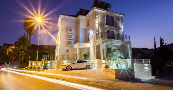 apartment-l-palace-c7d32554cba0eb2a.jpeg