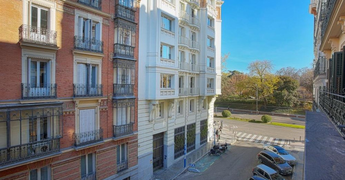 apartment-near-retiro-park-prado-museum-retiro-i-0bcfeae06b707ae7.jpeg