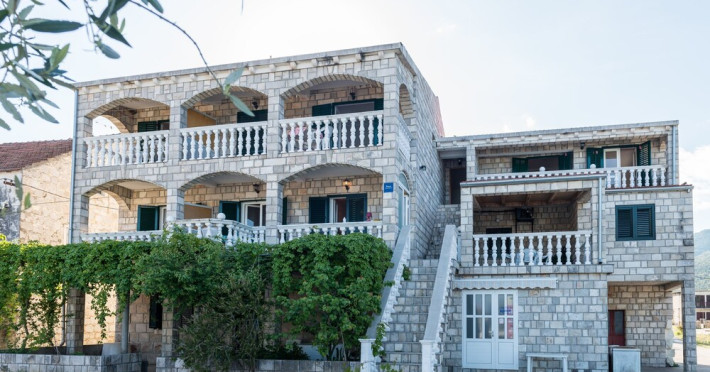 apartments-bozovic-d051ce016c02b86e.jpeg
