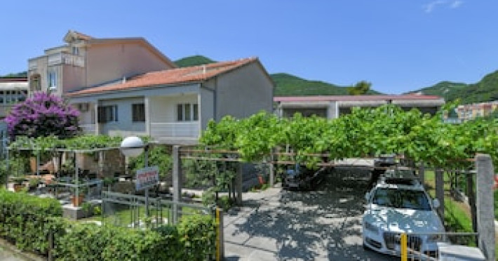 apartments-elena-845eb6a8c67646f6.jpeg
