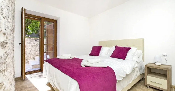 apartments-mezini-11-f601cefa349fa544.jpeg