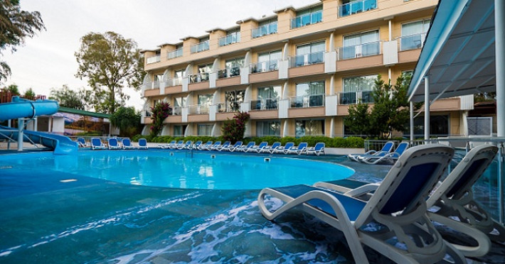 aperion-beach-hotel-765df1bdb325f3f5.jpeg