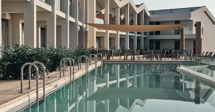 aqua-bay-suites-7c6c7afd355d2c5a.jpeg