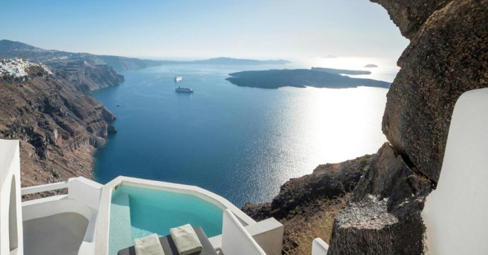 aqua-luxury-suites-by-nomee-hospitality-group-b852778232cb7526.jpeg