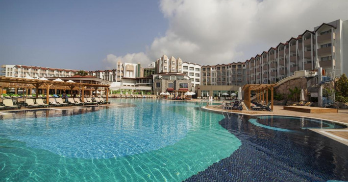 arcanus-side-resort-8ef4400b7347f72d.jpeg