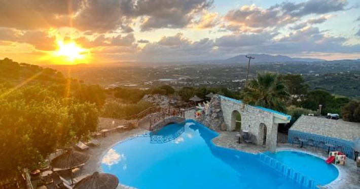 arolithos-traditional-cretan-village-f94e67a737f1c49e.jpeg