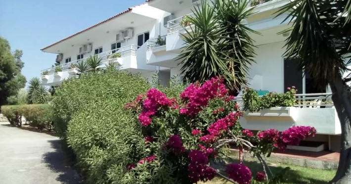 asterias-bay-hotel-4d5a7762f036f2b0.jpeg