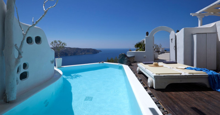 athermi-suites-santorini-6834be9c36f9e697.jpeg