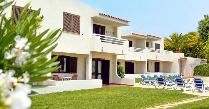 aura-village-city-beach-apartments-1e0c18b00b78138d.jpeg
