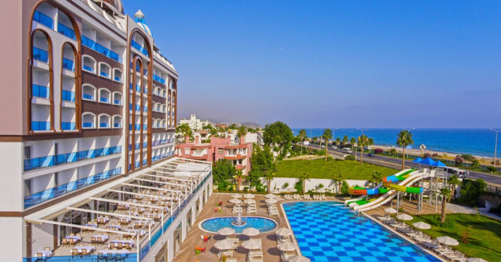 azur-resort-spa-fc4b215130b6a2fc.jpeg