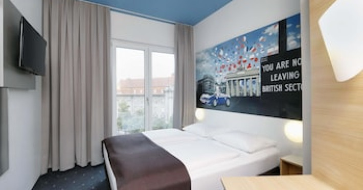 bed-and-breakfst-berlin-charlottenburg-83dbc7237643085c.jpeg