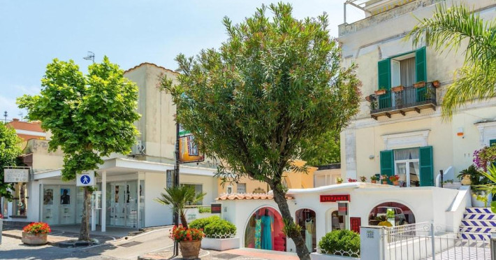 blu-infinity-terrace-on-ischia-center-0db1667686134b0c.jpeg