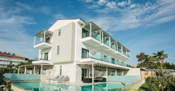 blue-carpet-luxury-suites-549c8ac864aa5685.jpeg