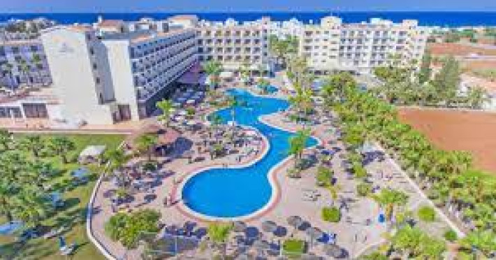 blue-carpet-luxury-suites-df7047c8300aa187.jpeg