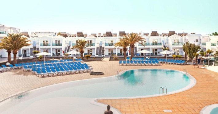 blue-sea-lanzarote-palm-6b16d5d1d9997c7e.jpeg
