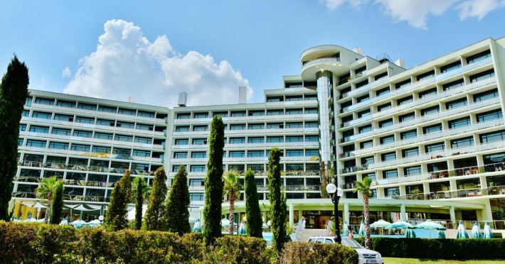blue-wave-suite-hotel-6c27b932c1b8d403.jpeg
