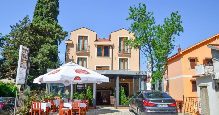 bocche-di-cattaro-apartments-2594b975c91ac56b.jpeg