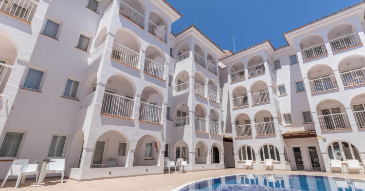 bq-cala-ratjada-adults-only-553866f177d81127.jpeg