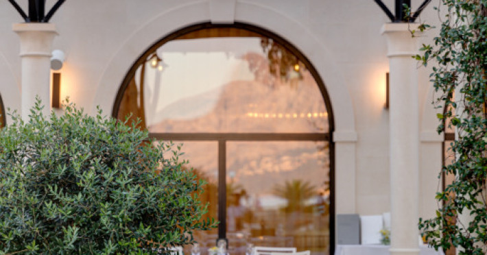 budva-hotel-fb40643bd36ac31e.jpeg