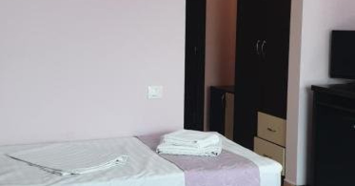 camera-tripla-cu-balcon-tripla-961c236bac1f40ac.jpeg