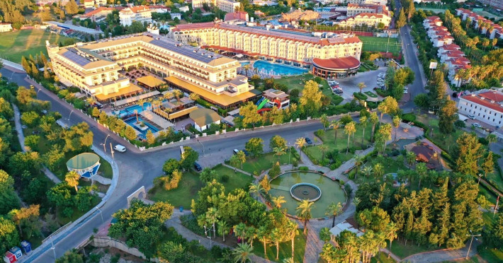 Crystal De Luxe Resort