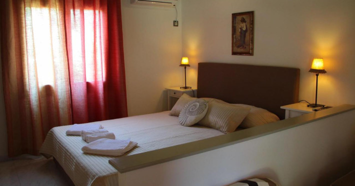 captain-yiannis-hotel-b16e0f659d269e8a.jpeg