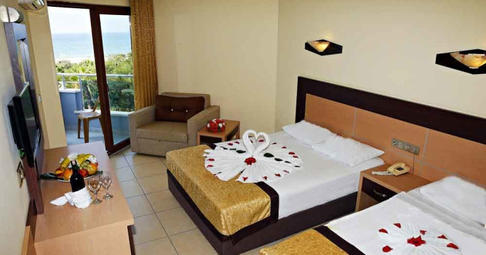 caretta-beach-hotel-a279b9e883b9532b.jpeg