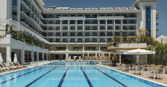 castival-hotel-501cdc4dfb75bc8e.jpeg