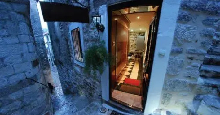 cattaro-royale-apartment-2f14d73664eb57d6.jpeg