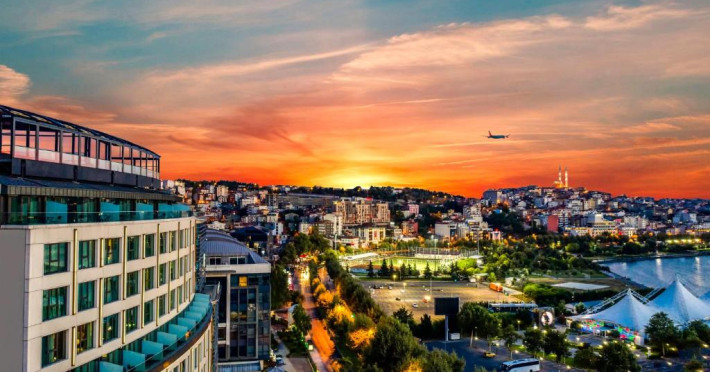 clarion-golden-horn-ad95c96e895c42fc.jpeg