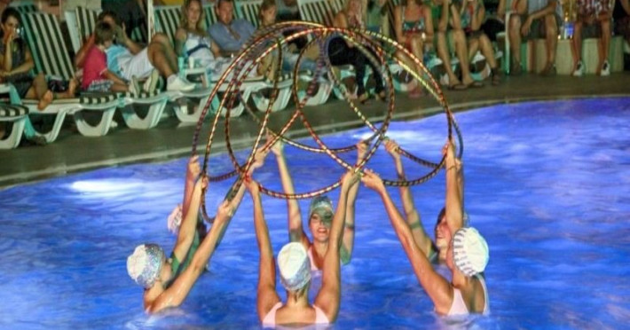club-shark-hotel-f2160ed326e7d0e7.jpeg
