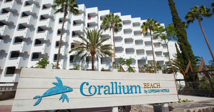 corallium-beach-by-lopesan-hotels-de88ec1564cbc4f4.jpeg