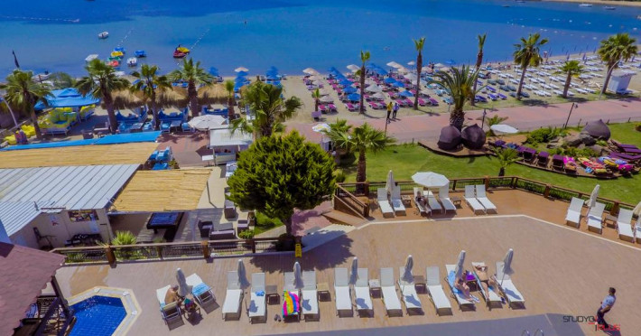 costa-bitezhan-beach-c1e3bd0adf9e63dd.jpeg