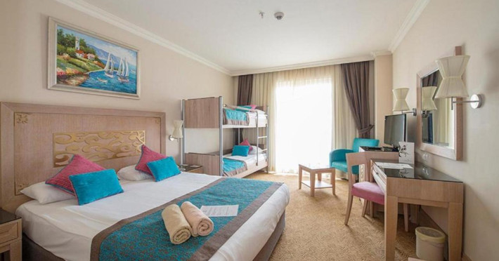 crystal-de-luxe-resort-spa-d690f72e0eb1dfbf.jpeg