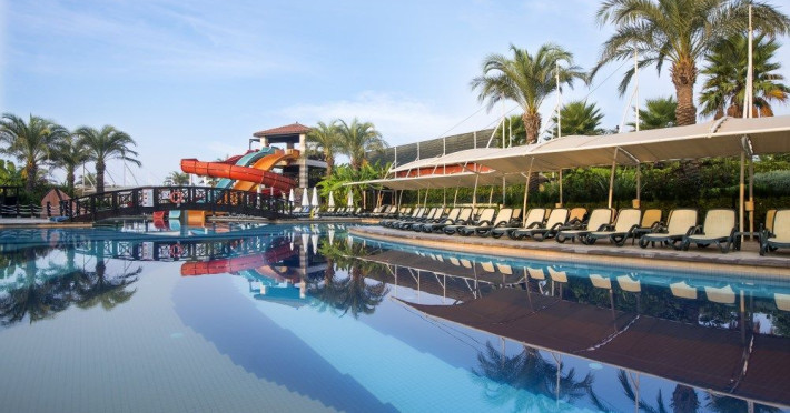 crystal-family-resort-spa-ba02902a3281cd7c.jpeg
