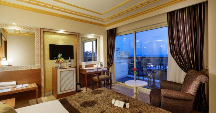 crystal-palace-luxury-resort-c9db3445dbc524fa.jpeg