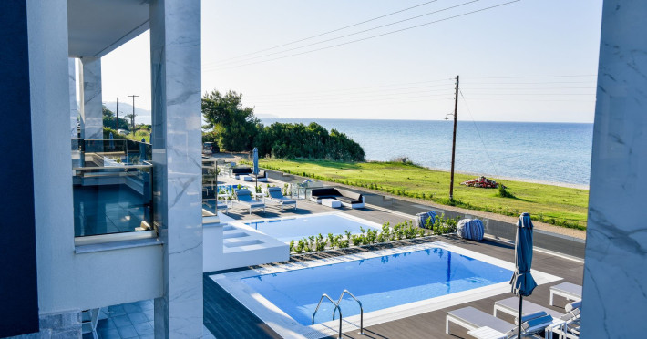 crystal-villas-suites-d526538d1e3a852f.jpeg
