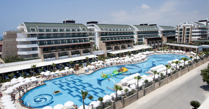 crystal-waterworld-resort-spa-d6fa4d0e8c1c20fc.jpeg