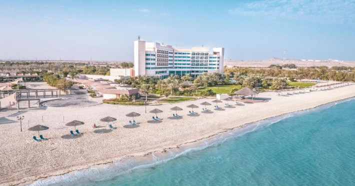 danat-jebel-dhanna-resort-7528eb45126777b3.jpeg