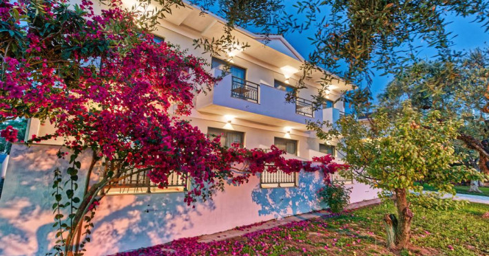 dannas-boutique-apartments-3d6b1c7c4bf91877.jpeg
