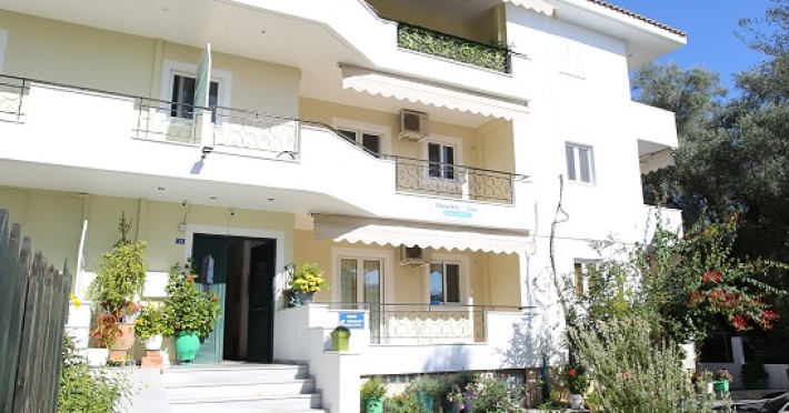 dimitris-zois-apartments-72e261aba4dba013.jpeg