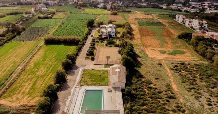 divina-apartments-fa5afc9f9d73f7c4.jpeg