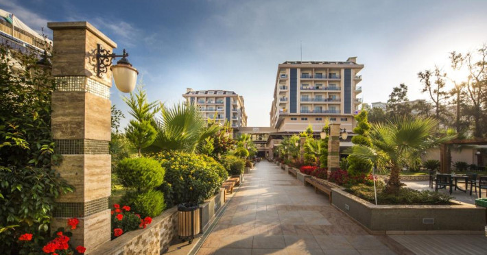 dizalya-palm-garden-hotel-f0b38d2e3f11c069.jpeg