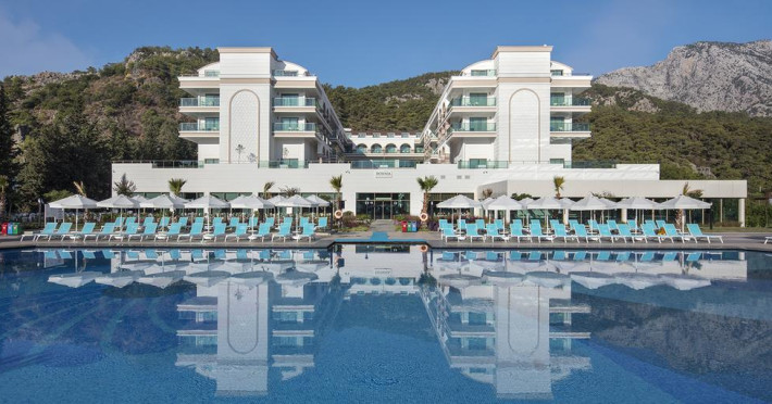 dosinia-luxury-resort-b6e5b369c4117b5a.jpeg