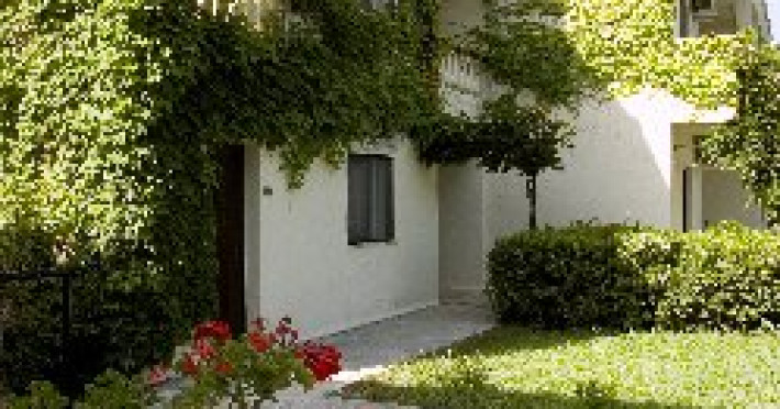 double-bungalow-garden-view-dcc038fa9156810e.jpeg