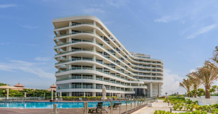 dream-inn-apartments-mina-by-azizi-648f7e80753433db.jpeg