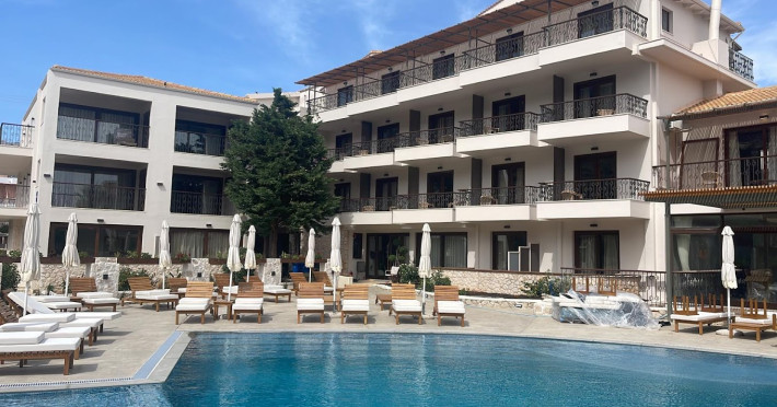 elisso-hotel-b3cb13f948e4e94e.jpeg