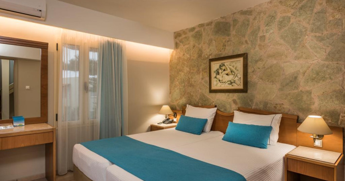 elotis-suites-2e3ff69fa0aa27e2.jpeg
